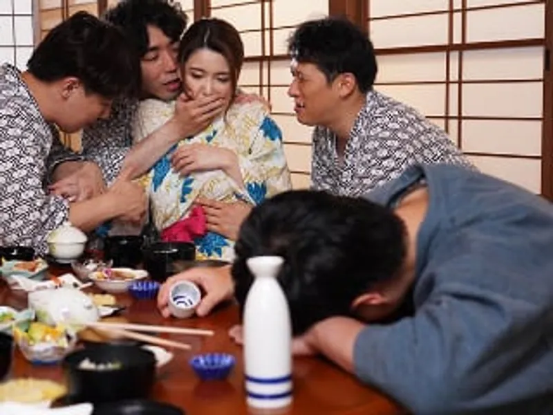 đưa cô vợ đi suối nước nóng, ông xã không biết cô vợ bị người khác quan hệ sấp mặt