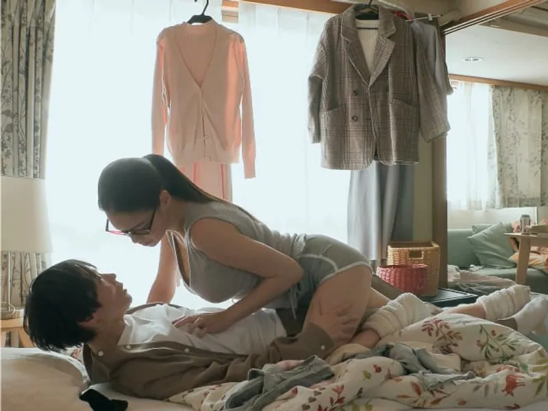 được chị nhà bên "an ủi" khi người tình đi ngoại tình